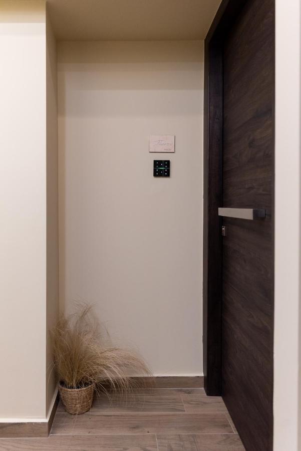 Minos By Agora Luxury Apartments In The Heart Of Heraklion Buitenkant foto